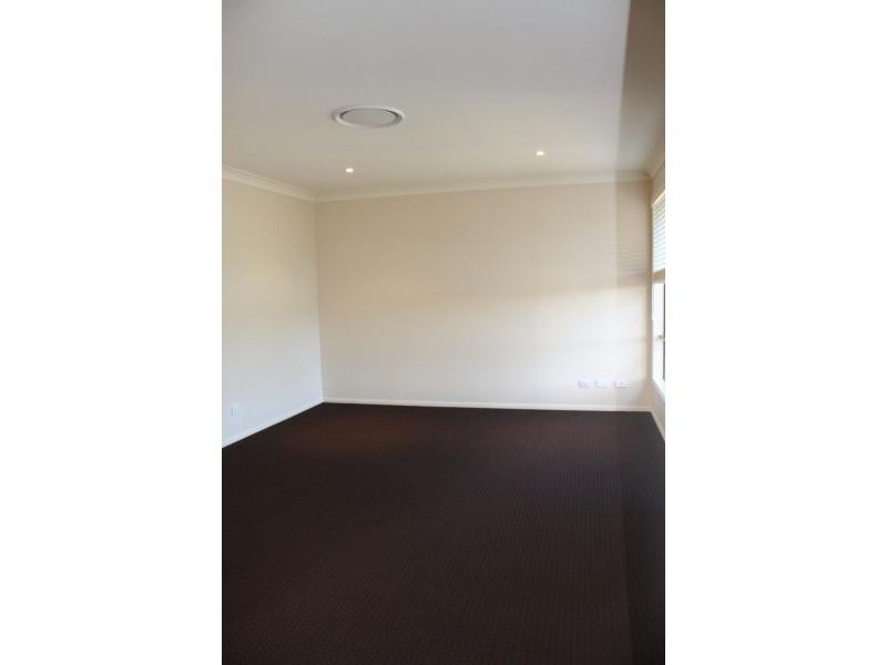 28 Gretel Drive, Mermaid Waters QLD 4218