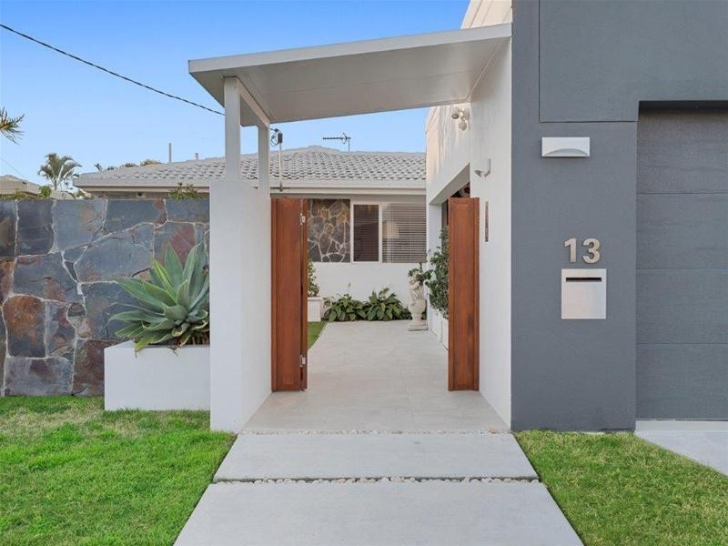 13 Salerno Street, Isle Of Capri QLD 4217