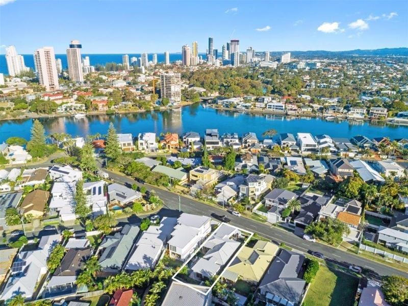 13 Salerno Street, Isle Of Capri QLD 4217