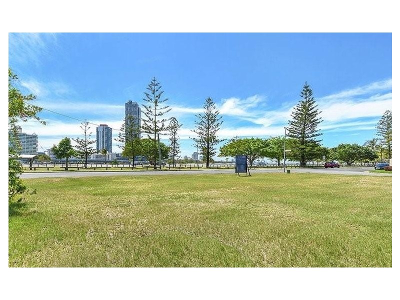 33 Rankin Parade, Main Beach QLD 4217