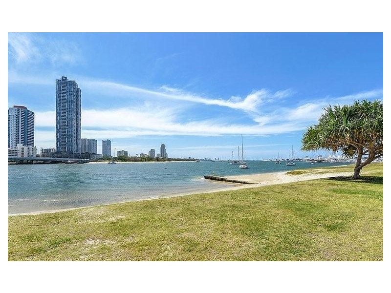 33 Rankin Parade, Main Beach QLD 4217