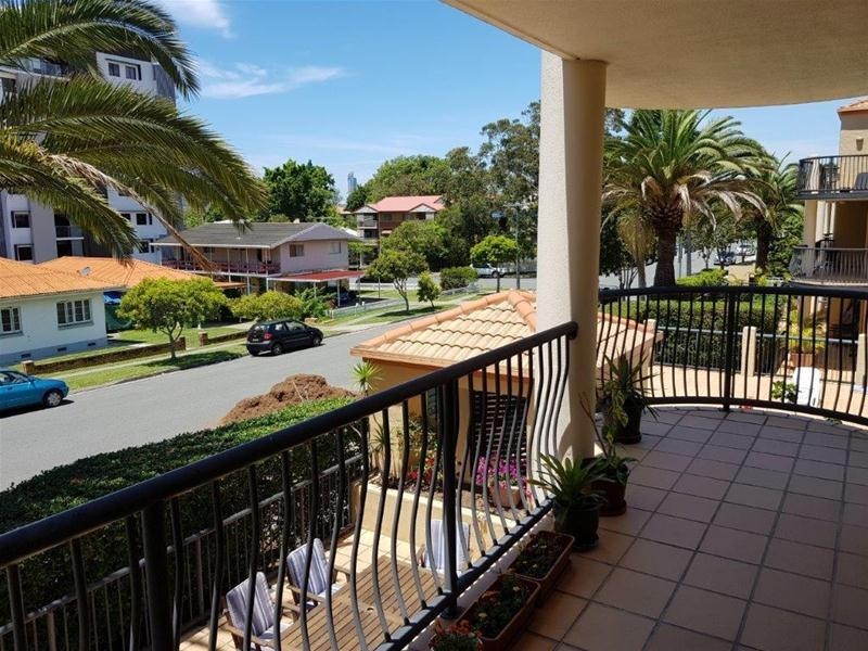 16 Waverley Street, Southport QLD 4215