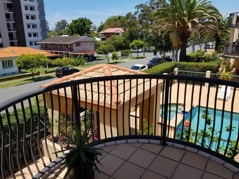 16 Waverley Street, Southport QLD 4215