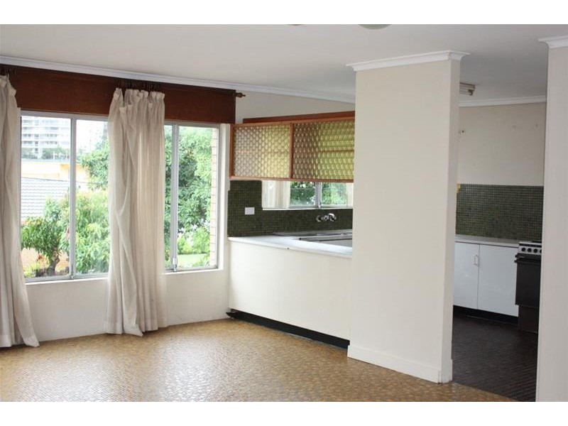 37 Tarcoola Crescent, Chevron Island QLD 4217