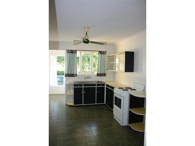 47 Savoy Drive, Broadbeach Waters QLD 4218