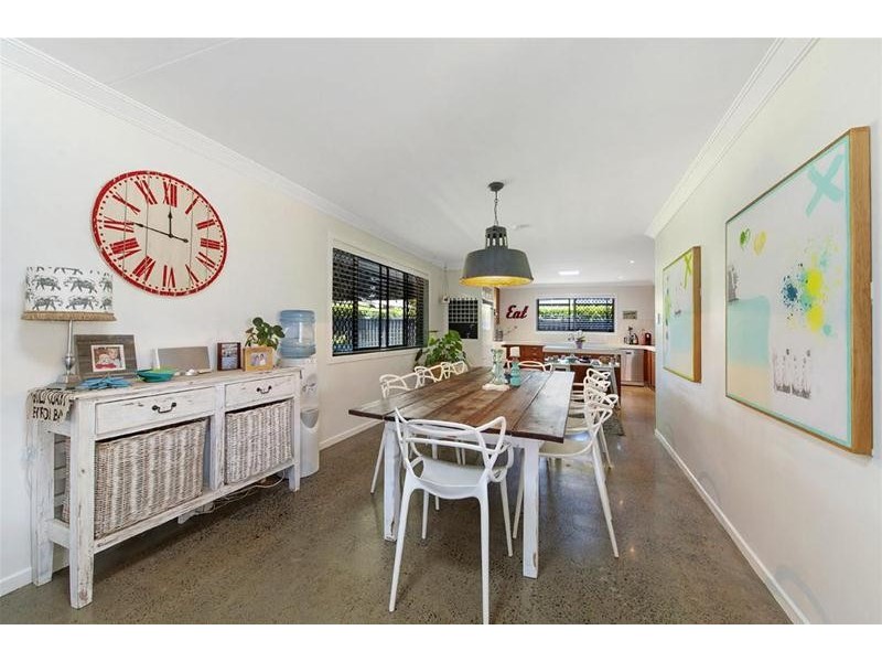 8 McIlwraith Avenue, Sorrento QLD 4217