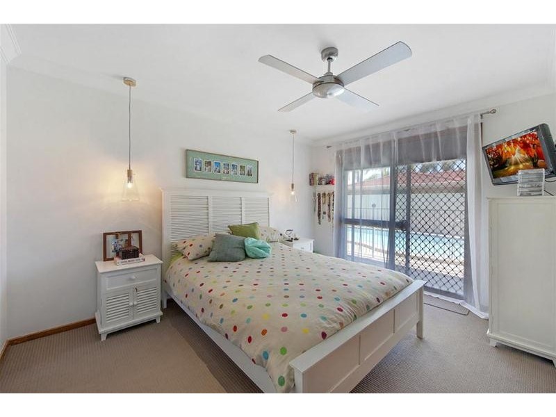 8 McIlwraith Avenue, Sorrento QLD 4217