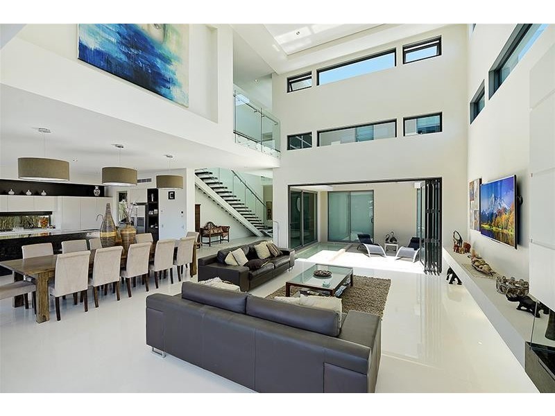 84 Commodore Drive, Paradise Waters QLD 4217