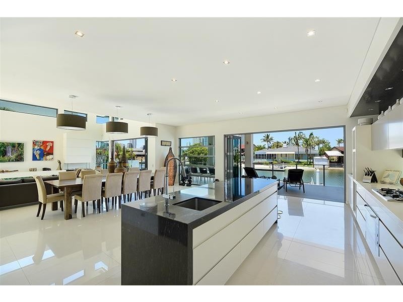 84 Commodore Drive, Paradise Waters QLD 4217