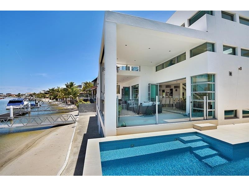 84 Commodore Drive, Paradise Waters QLD 4217