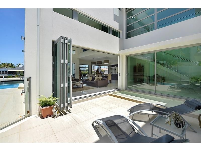 84 Commodore Drive, Paradise Waters QLD 4217