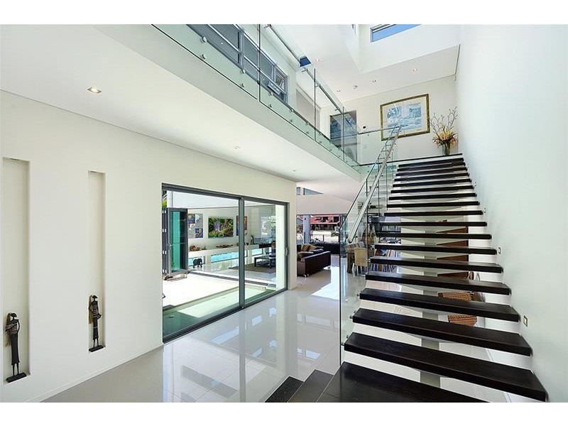 84 Commodore Drive, Paradise Waters QLD 4217