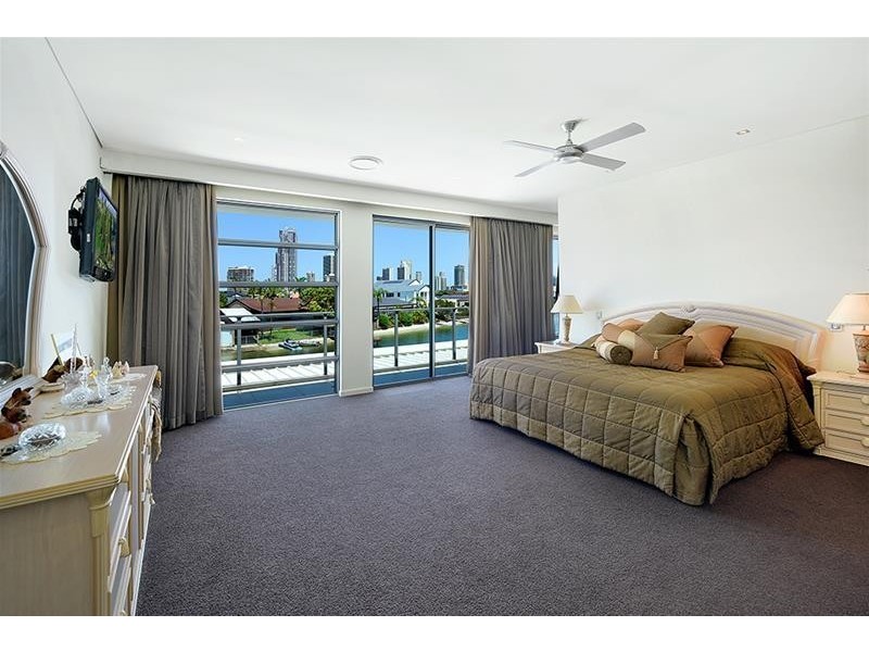 84 Commodore Drive, Paradise Waters QLD 4217