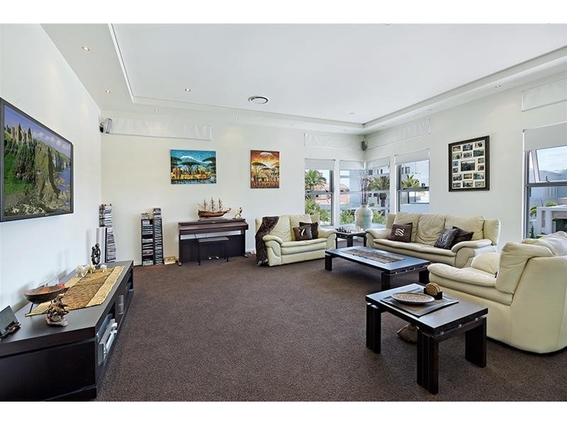 84 Commodore Drive, Paradise Waters QLD 4217