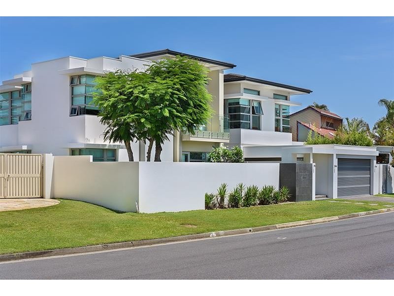 84 Commodore Drive, Paradise Waters QLD 4217