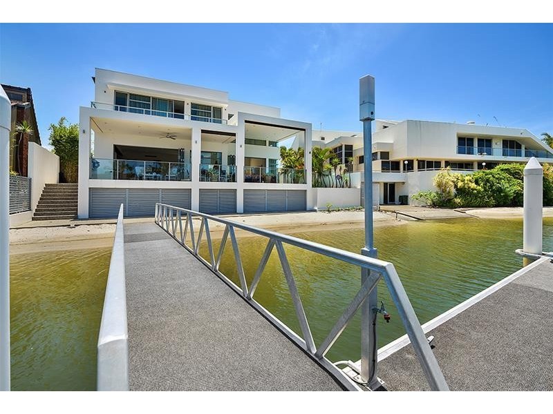 84 Commodore Drive, Paradise Waters QLD 4217