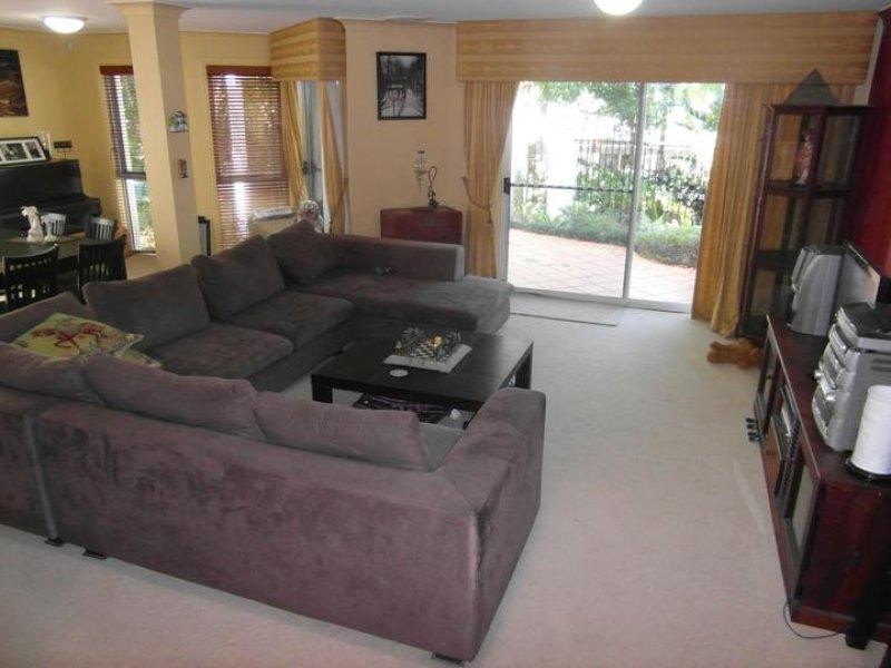 100 Cotlew Street East Road, Southport QLD 4215