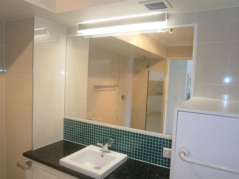 30 Dalpura Street, Chevron Island QLD 4217