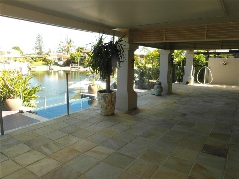 30 Salerno Street, Isle Of Capri QLD 4217