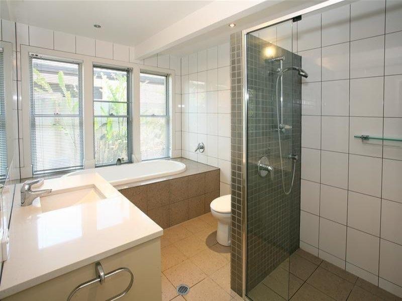 30 Salerno Street, Isle Of Capri QLD 4217