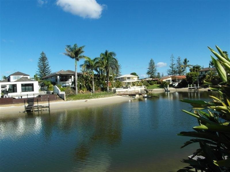 30 Salerno Street, Isle Of Capri QLD 4217