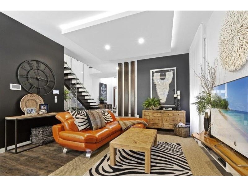 2/7 Heeb Street, Bundall QLD 4217