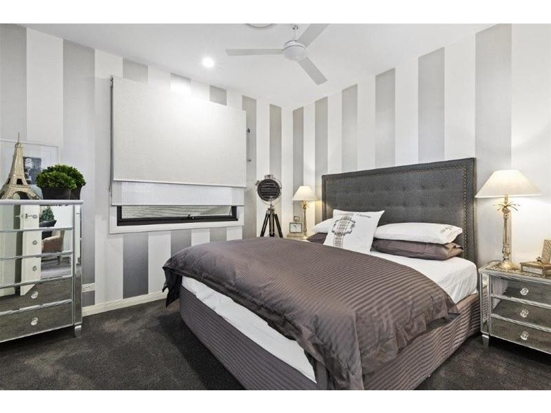 2/7 Heeb Street, Bundall QLD 4217