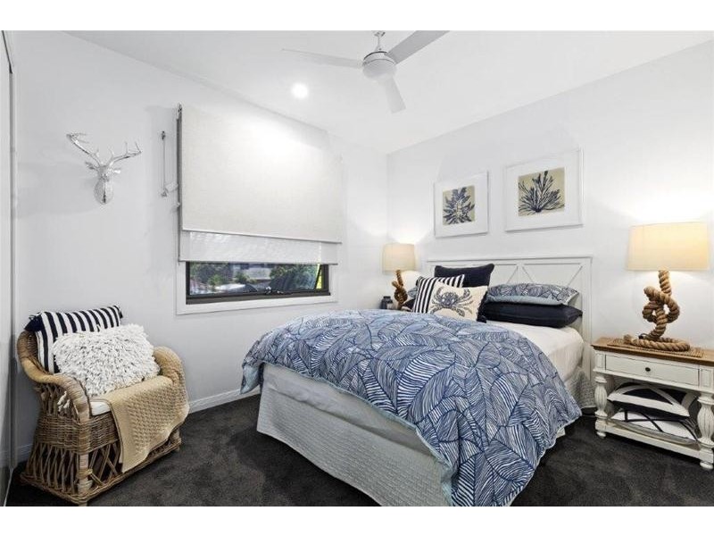 2/7 Heeb Street, Bundall QLD 4217