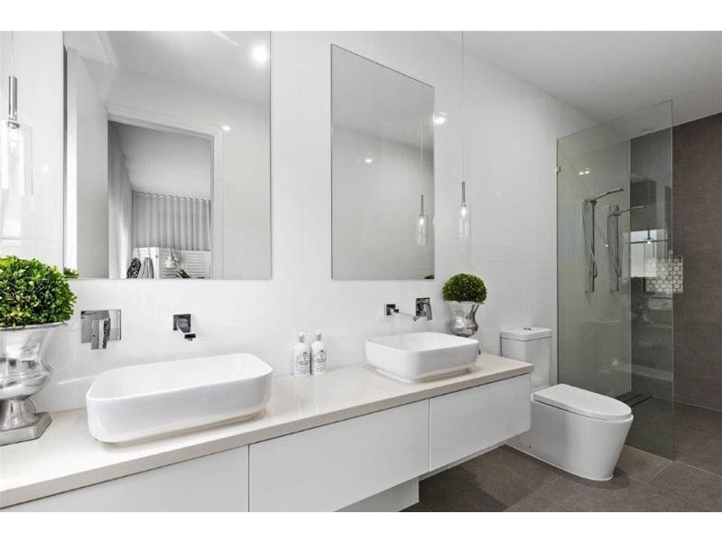 2/7 Heeb Street, Bundall QLD 4217