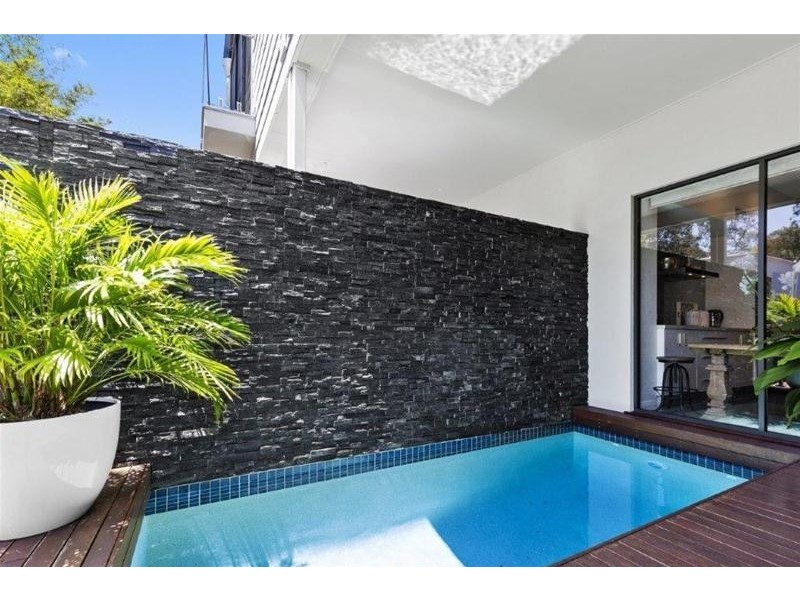 2/7 Heeb Street, Bundall QLD 4217