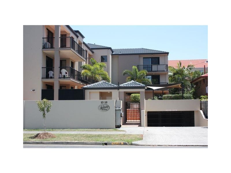 13 Illawong Street, Chevron Island QLD 4217