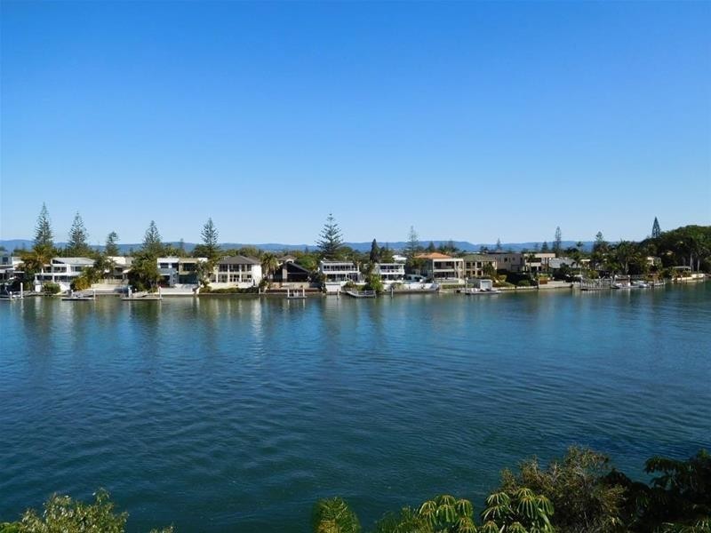 6/2964 Gold Coast Highway “Clarendon”, Surfers Paradise QLD 4217