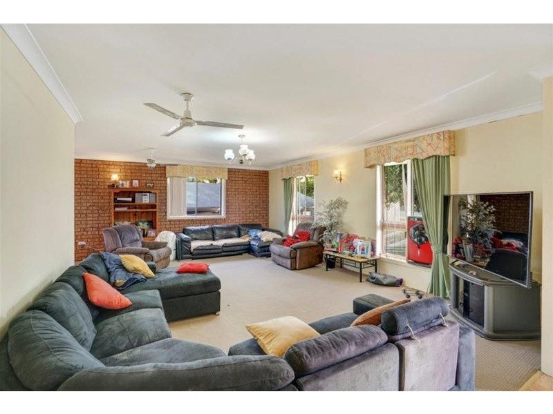 3 Sara Street, Ashmore QLD 4214