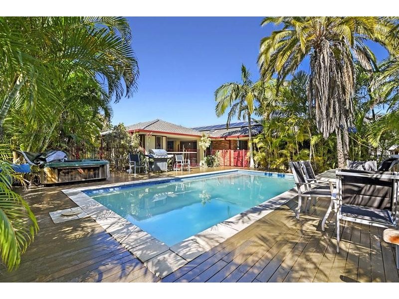 6 Ireby Court, Mermaid Waters QLD 4218