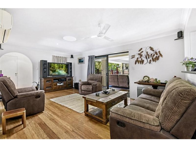 6 Ireby Court, Mermaid Waters QLD 4218