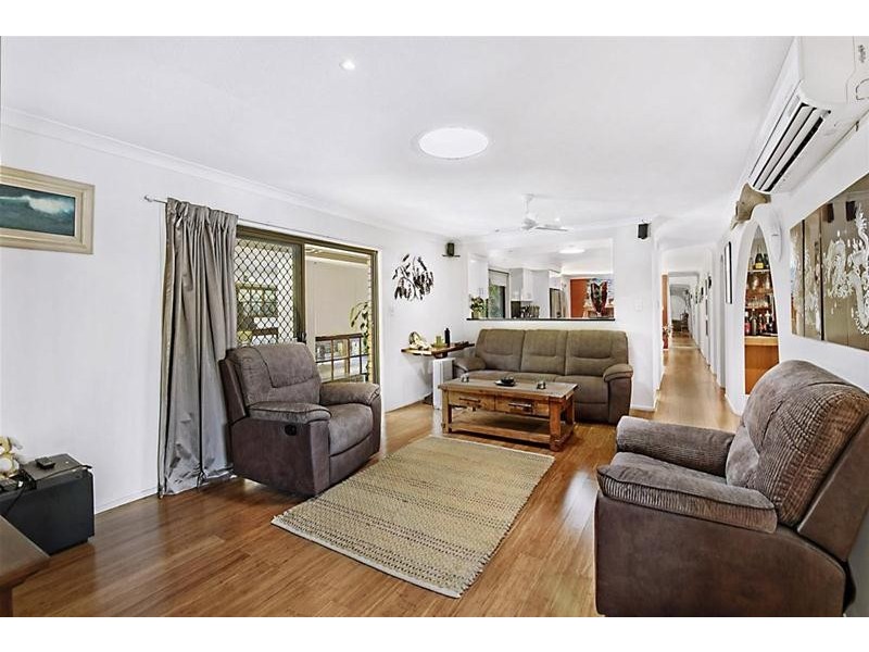 6 Ireby Court, Mermaid Waters QLD 4218