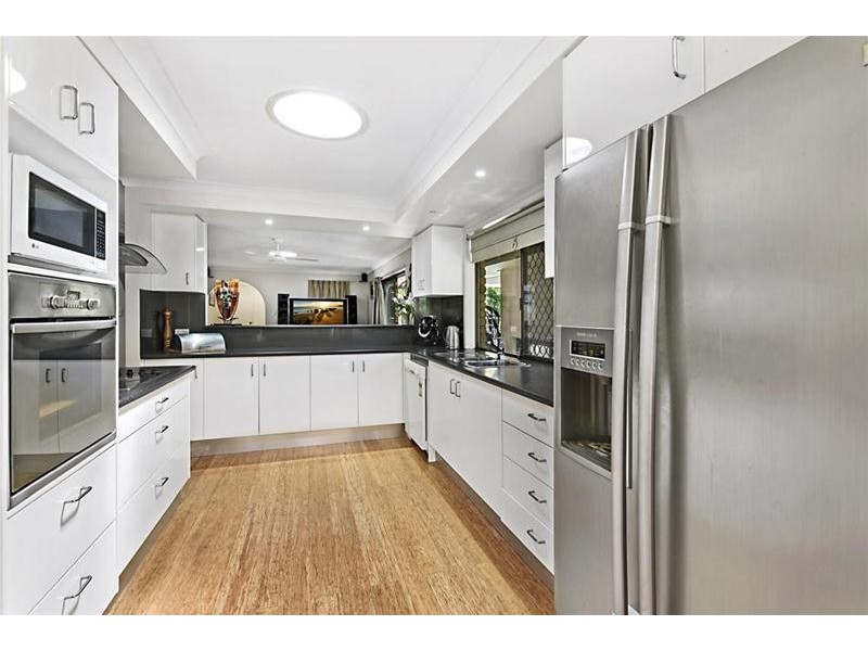 6 Ireby Court, Mermaid Waters QLD 4218