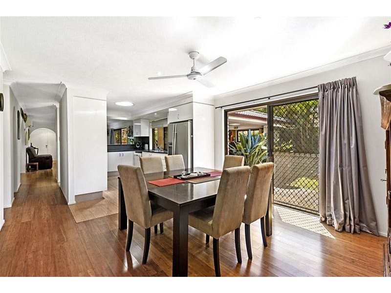 6 Ireby Court, Mermaid Waters QLD 4218