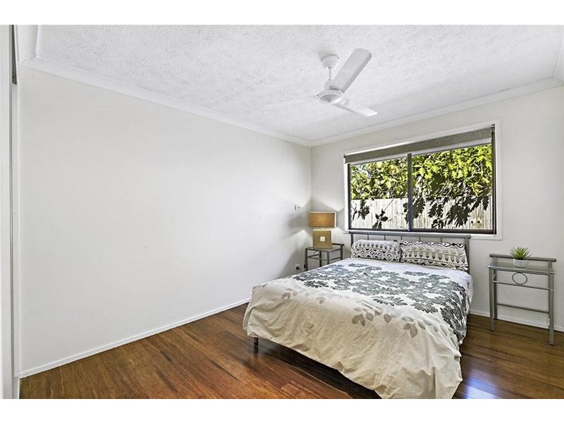 6 Ireby Court, Mermaid Waters QLD 4218