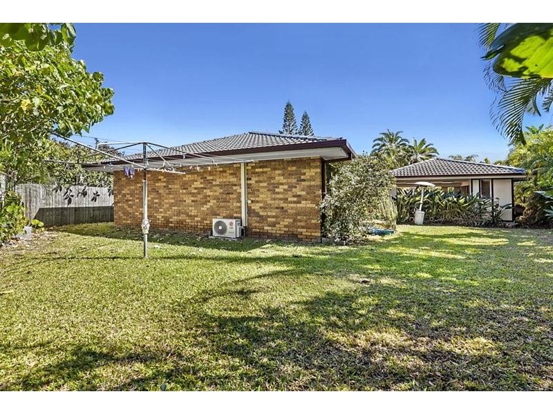 6 Ireby Court, Mermaid Waters QLD 4218