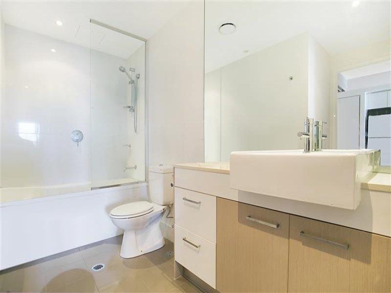 30 Paradise Island, Surfers Paradise QLD 4217