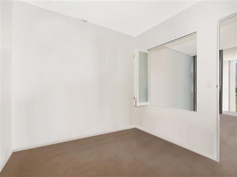 30 Paradise Island, Surfers Paradise QLD 4217