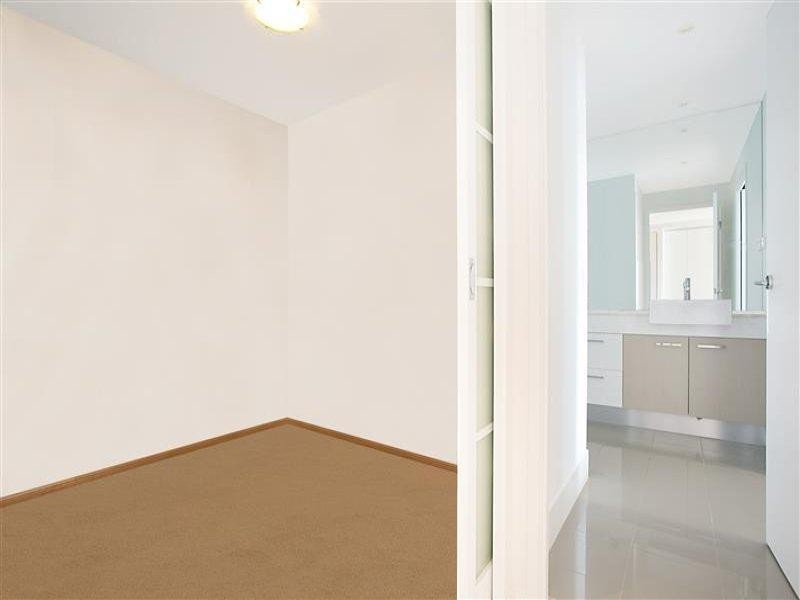 30 Paradise Island, Surfers Paradise QLD 4217