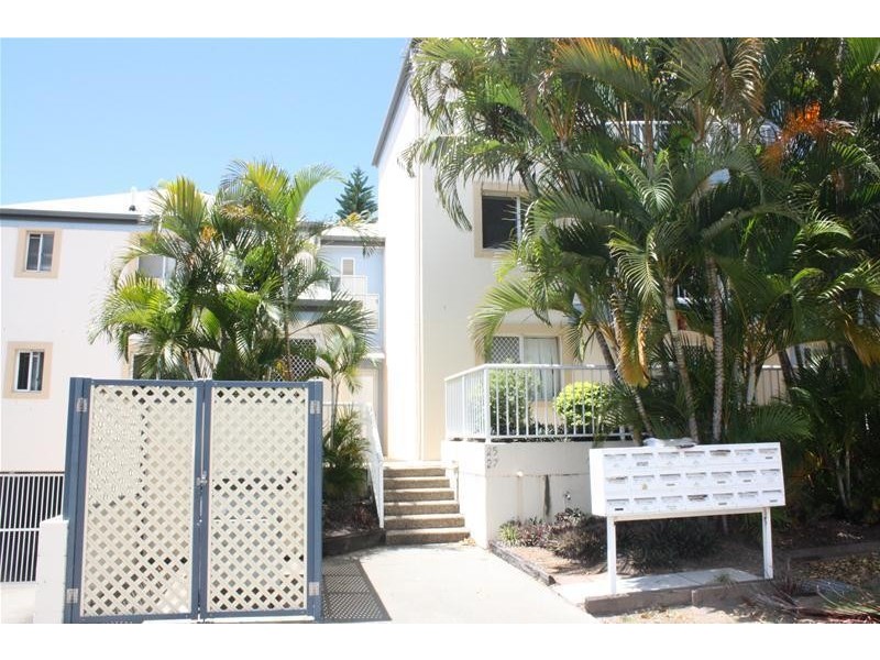 25 Darrambal Street, Chevron Island QLD 4217