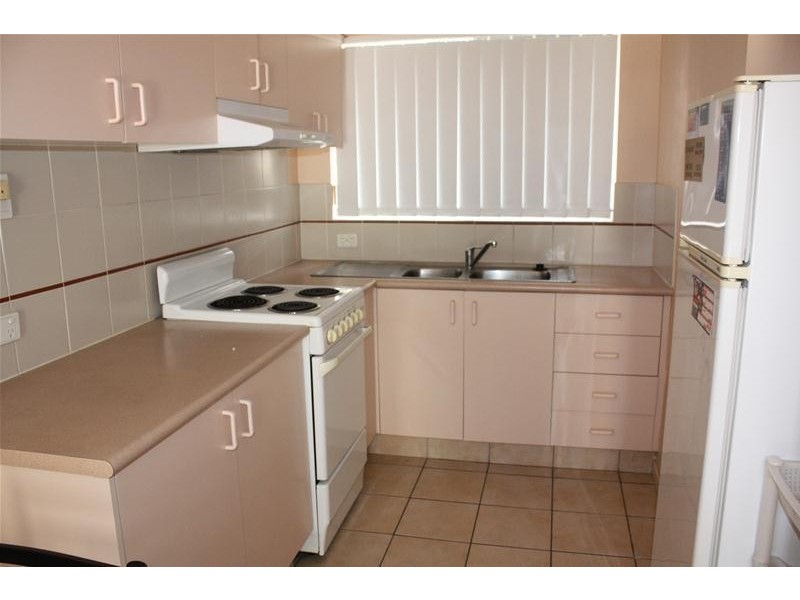 25 Darrambal Street, Chevron Island QLD 4217