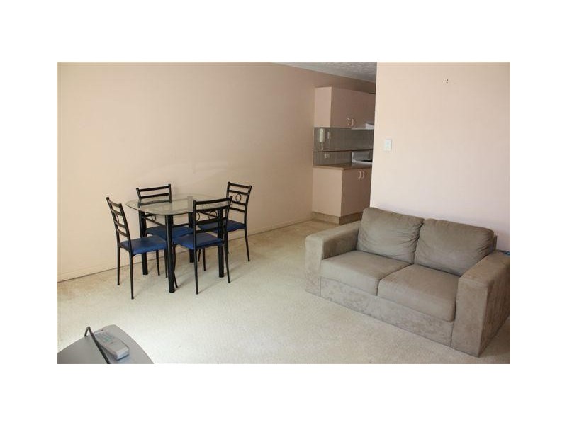 25 Darrambal Street, Chevron Island QLD 4217