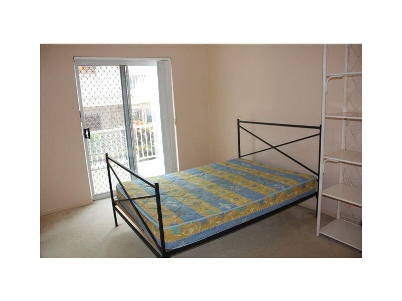 25 Darrambal Street, Chevron Island QLD 4217