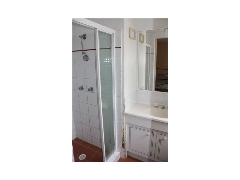 25 Darrambal Street, Chevron Island QLD 4217