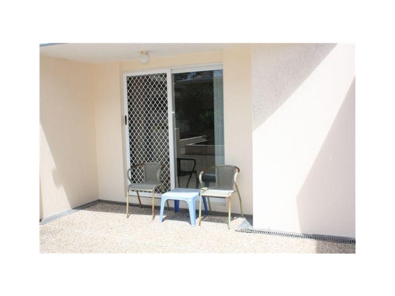 25 Darrambal Street, Chevron Island QLD 4217