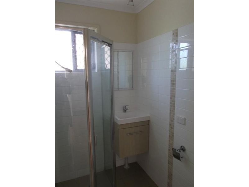 86 Kindra Avenue, Southport QLD 4215